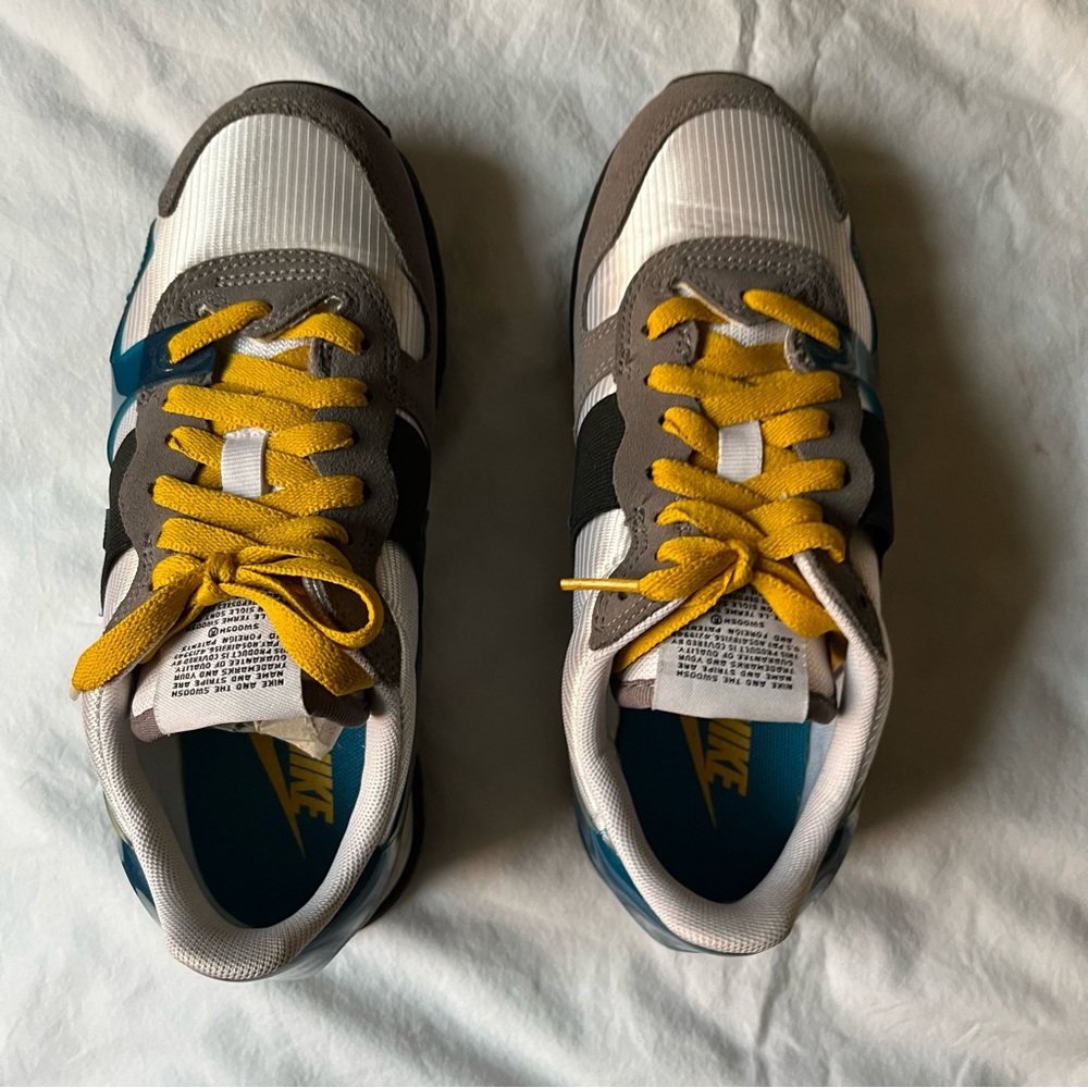 Nike V- Love O.X.